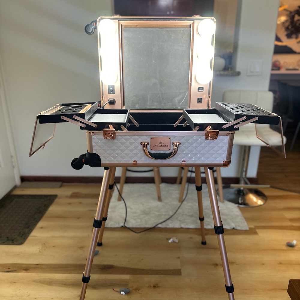 IMPRESSION makeup luggage.
